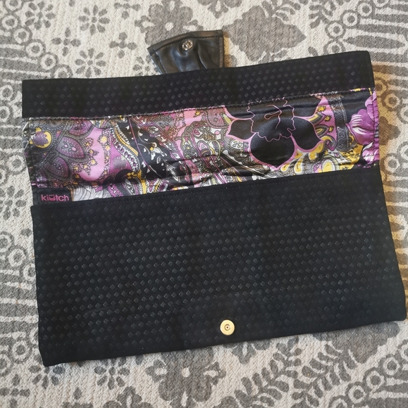 Black clutch with beautiful floral satin lining - Picture 3 of 6